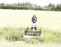 Лиозно: Памятник одному из 27-ми тысяч погибших воинов освободителей (03.04.2004)